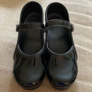 Dansko 37 patent leather maryjane